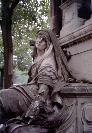 montparnasse cemetery sculpture