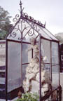 montparnasse/sculpture/gravestone